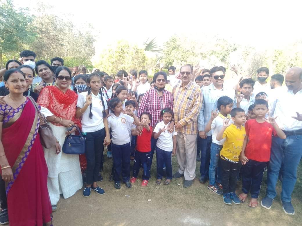 बच्चों और परिवारों के साथ सामुदायिक कार्यक्रम