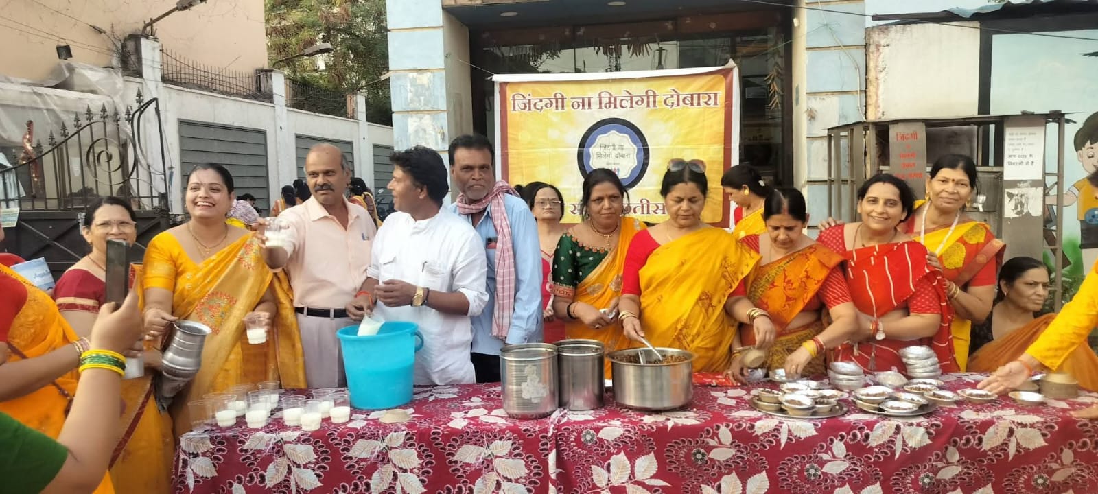 बच्चों और परिवारों के साथ सामुदायिक कार्यक्रम